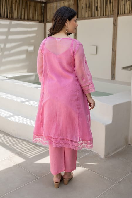 Shop ASRUMO Pink Embroidery V-neck Gulaab Doriya Kurta Set at Aza Fashions Shop_ASRUMO_Pink Embroidery V-neck Gulaab Doriya Kurta Set _at_Aza_Fashions