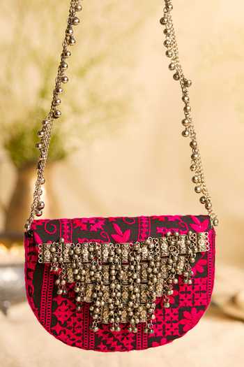 Buy 5elements Pink Beads Harini Magenta Handbag Online at Aza Fashions Buy_5elements_Pink Beads Harini Magenta Handbag _Online_at_Aza_Fashions