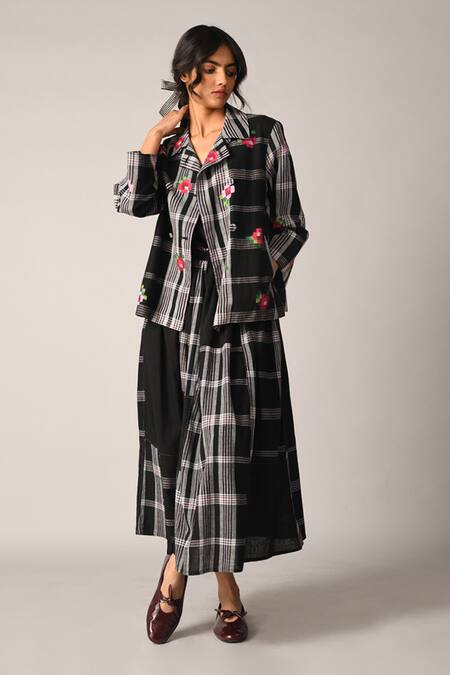 Buy Payal Pratap Black Handloom Cotton Embroidery Collared Bolanderi Double Breast Jacket Online at Aza Fashions Buy_Payal Pratap_Black Handloom Cotton Embroidery Collared Bolanderi Double Breast Jacket _Online_at_Aza_Fashions