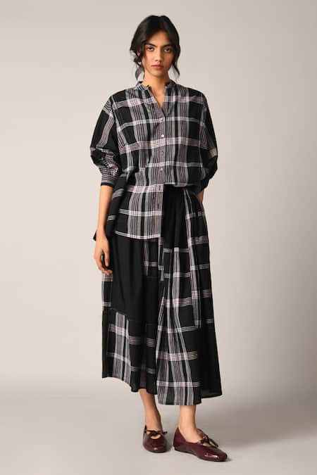 Buy_Payal Pratap_Black Handloom Cotton Collared Iwara Oversized Panel Shirt _Online_at_Aza_Fashions