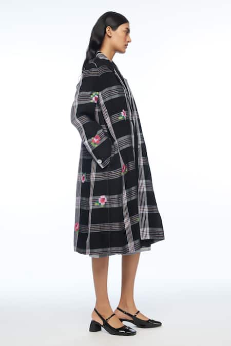 Buy Payal Pratap Black Linen Embroidery Collared Arvensis Long Jacket Online at Aza Fashions Buy_Payal Pratap_Black Linen Embroidery Collared Arvensis Long Jacket _Online_at_Aza_Fashions