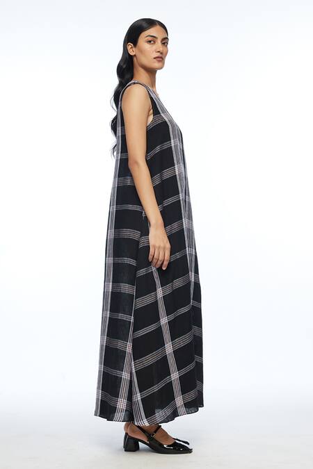 Payal Pratap Black Linen V-neck Handloom Maxi Dress Online at Aza Fashions Payal Pratap_Black Linen V-neck Handloom Maxi Dress _Online_at_Aza_Fashions