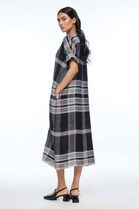 Buy Payal Pratap Black Linen Boat Neck Dumalis Midi Dress Online at Aza Fashions Buy_Payal Pratap_Black Linen Boat Neck Dumalis Midi Dress _Online_at_Aza_Fashions