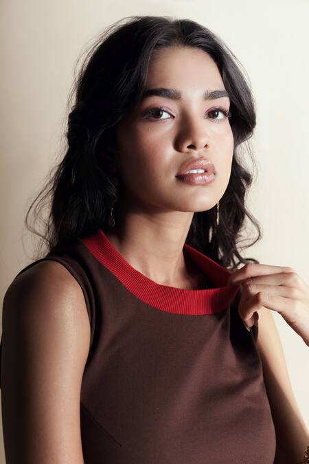 Buy_Style Junkiie_Chocolate Cotton Crew Neck French Press Tassel Crop Tee 