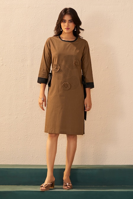 Savaaya Brown Poplin Fabric Flowers Round Neck Designer Midi Dress 
