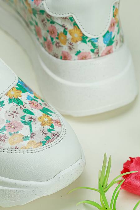 Sole Mates by Palak_White Floral Printed Sneakers _at_Aza_Fashions