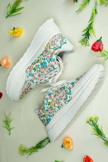 Buy_Sole Mates by Palak_White Floral Printed Sneakers 
