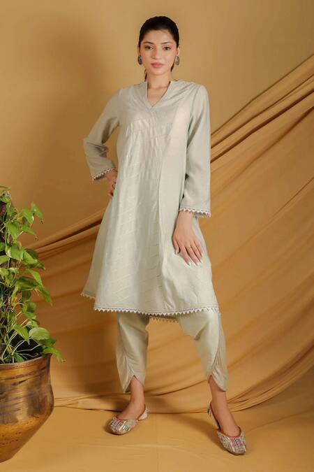 Grass & Sunshine_Green Chanderi Embroidery V-neck Pastel Petal Kurta And Pant Set _Online_at_Aza_Fashions