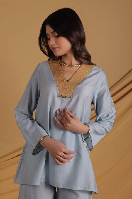 Buy_Grass & Sunshine_Blue Chanderi V-neck Azure Embellished Kurta Set _Online_at_Aza_Fashions