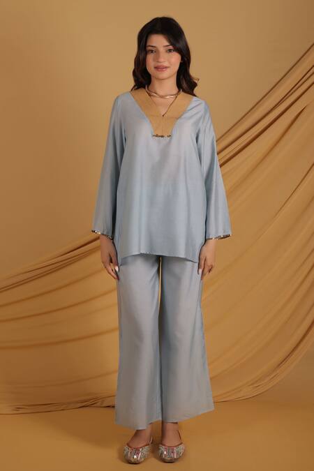 Shop_Grass & Sunshine_Blue Chanderi V-neck Azure Embellished Kurta Set _Online_at_Aza_Fashions