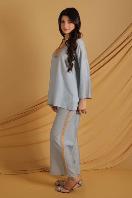 Grass & Sunshine_Blue Chanderi V-neck Azure Embellished Kurta Set _at_Aza_Fashions