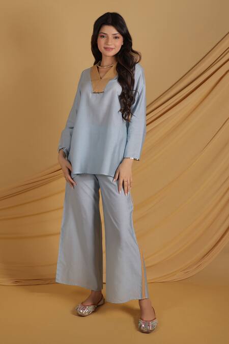 Buy_Grass & Sunshine_Blue Chanderi V-neck Azure Embellished Kurta Set 