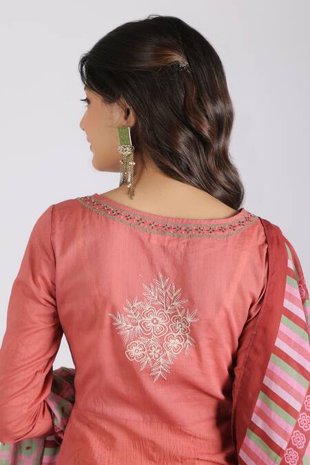 Buy_Grass & Sunshine_Coral Cotton Embroidery Round Neck Flora Bloom Anarkali Set 