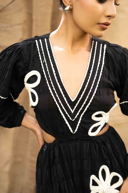 Buy_Kalakaari By Sagarika_Black Cotton Embroidery V-neck Floral Applique Midi Dress _Online_at_Aza_Fashions