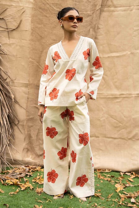 Kalakaari By Sagarika Off White Cotton Embroidery V-neck Floral Print Pant Set 