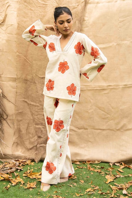 Buy Kalakaari By Sagarika Off White Cotton Embroidery V-neck Floral Print Pant Set Online at Aza Fashions Buy_Kalakaari By Sagarika_Off White Cotton Embroidery V-neck Floral Print Pant Set _Online_at_Aza_Fashions