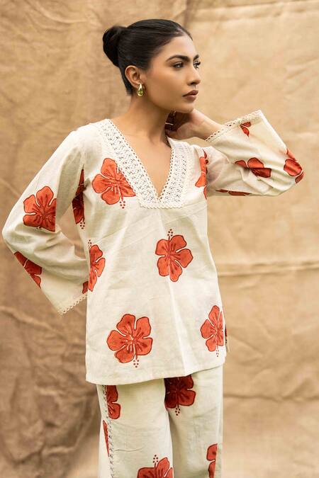 Kalakaari By Sagarika Off White Cotton Embroidery V-neck Floral Print Pant Set at Aza Fashions Kalakaari By Sagarika_Off White Cotton Embroidery V-neck Floral Print Pant Set _at_Aza_Fashions