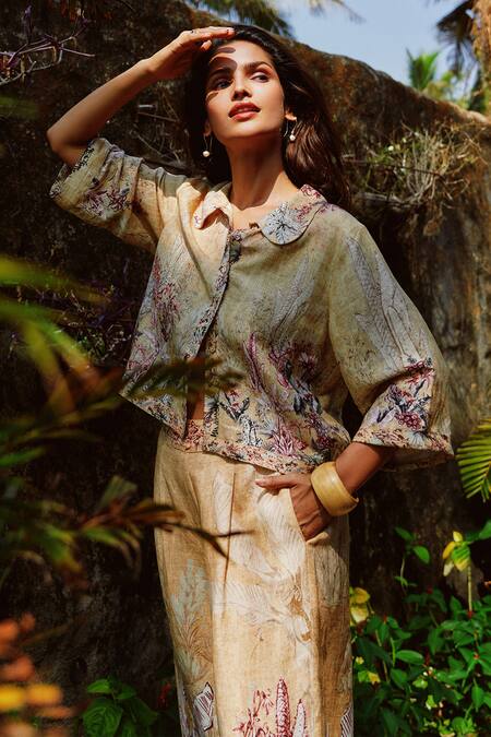 RANNA GILL_Gold Linen Collared Petra Cropped Shirt_at_Aza_Fashions