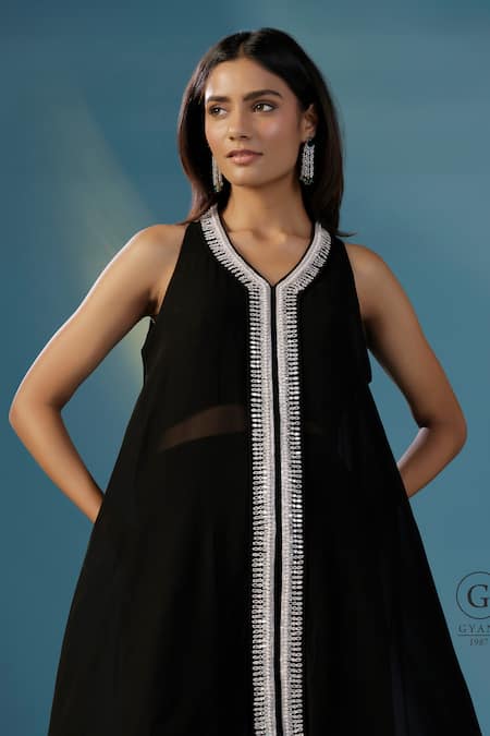 Two Sisters By Gyans_Black Georgette Sequins V-neck Designer Straight Kurta Set _Online_at_Aza_Fashions