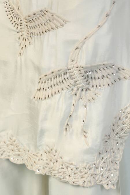 Two Sisters By Gyans_Ivory Chanderi Cotton Sequins Round Neck Kurta Pant Set _Online_at_Aza_Fashions