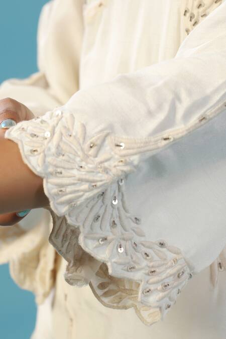 Two Sisters By Gyans_Ivory Chanderi Cotton Sequins Round Neck Kurta Pant Set _at_Aza_Fashions