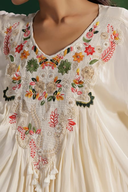 Buy_Two Sisters By Gyans_Ivory Georgette Embroidery V-neck Kurta Set _Online_at_Aza_Fashions