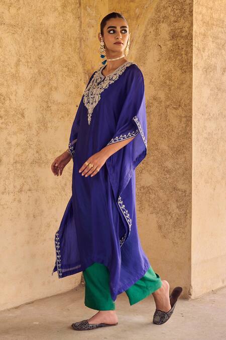 Vinita Bhansali_Blue Silk Embroidery Round Neck Morni Kaftan Set _at_Aza_Fashions
