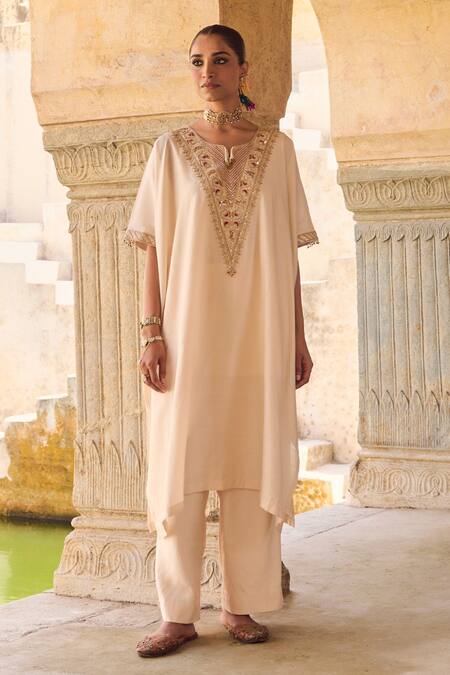 Buy_Vinita Bhansali_Cream Silk Embroidery V-neck Mahira Kaftan Set _Online_at_Aza_Fashions