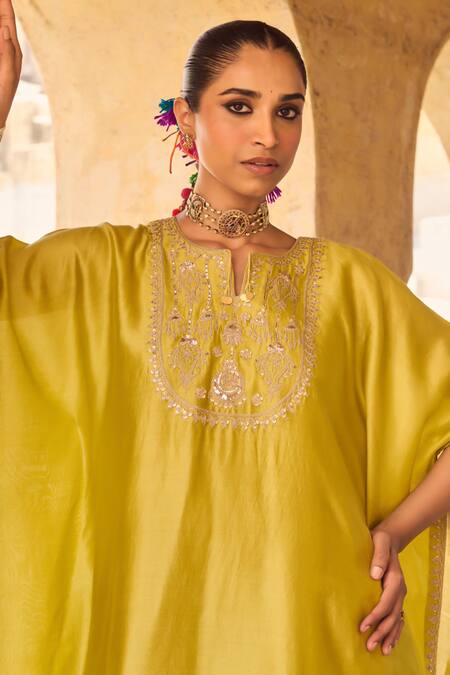 Buy_Vinita Bhansali_Green Silk Embroidery Round Neck Rangreza Kaftan Set _Online_at_Aza_Fashions
