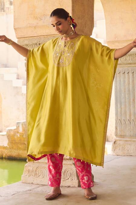 Shop_Vinita Bhansali_Green Silk Embroidery Round Neck Rangreza Kaftan Set _Online_at_Aza_Fashions