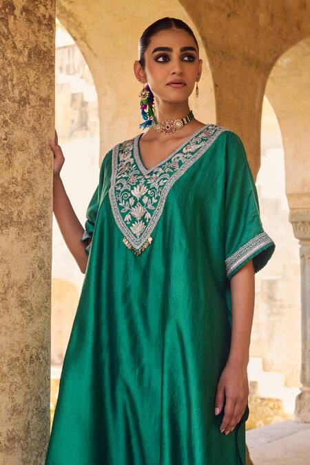 Shop_Vinita Bhansali_Green Silk Embroidery Round Neck Aafsa Kaftan Set _Online_at_Aza_Fashions