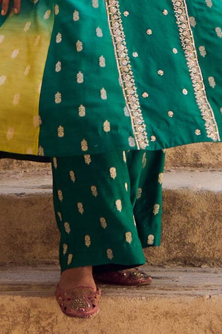 Vinita Bhansali Green , Organza Sequins, Zari, Embroidery V-neck Maharani Anarkali Set at Aza Fashions Vinita Bhansali_Green , Organza Sequins, Zari, Embroidery V-neck Maharani Anarkali Set _at_Aza_Fashions