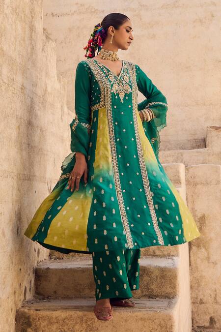 Buy Vinita Bhansali Green , Organza Sequins, Zari, Embroidery V-neck Maharani Anarkali Set Buy_Vinita Bhansali_Green , Organza Sequins, Zari, Embroidery V-neck Maharani Anarkali Set