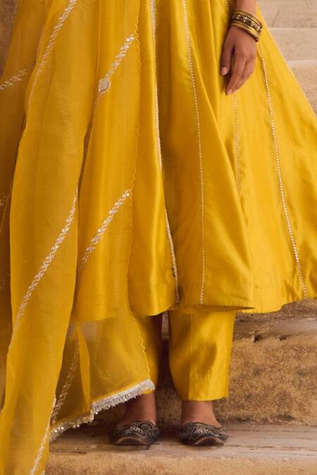 Vinita Bhansali Yellow , Organza Embroidery V-neck Noorani Anarkali Set Online at Aza Fashions Vinita Bhansali_Yellow , Organza Embroidery V-neck Noorani Anarkali Set _Online_at_Aza_Fashions