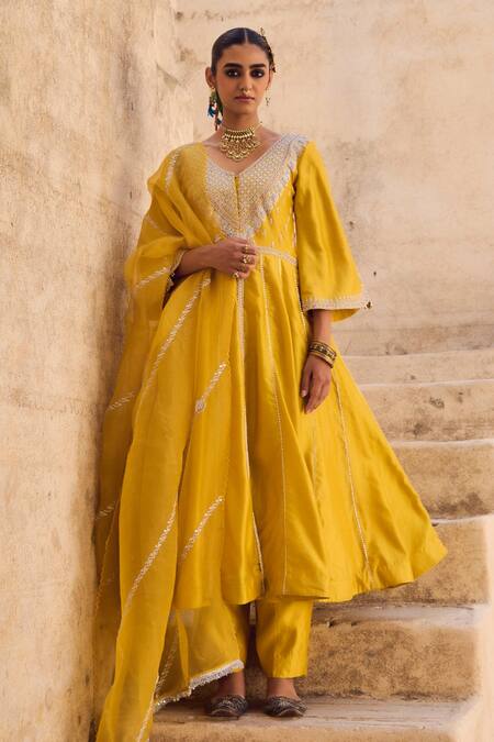 Shop Vinita Bhansali Yellow , Organza Embroidery V-neck Noorani Anarkali Set Online at Aza Fashions Shop_Vinita Bhansali_Yellow , Organza Embroidery V-neck Noorani Anarkali Set _Online_at_Aza_Fashions