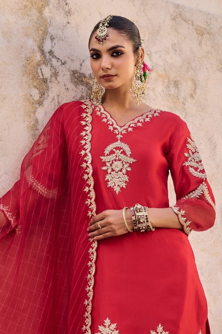 Buy Vinita Bhansali Red , Organza Embroidery V-neck Designer Madhu Kurta Set Online at Aza Fashions Buy_Vinita Bhansali_Red , Organza Embroidery V-neck Designer Madhu Kurta Set _Online_at_Aza_Fashions