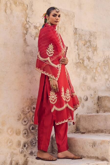 Shop Vinita Bhansali Red , Organza Embroidery V-neck Designer Madhu Kurta Set Online at Aza Fashions Shop_Vinita Bhansali_Red , Organza Embroidery V-neck Designer Madhu Kurta Set _Online_at_Aza_Fashions