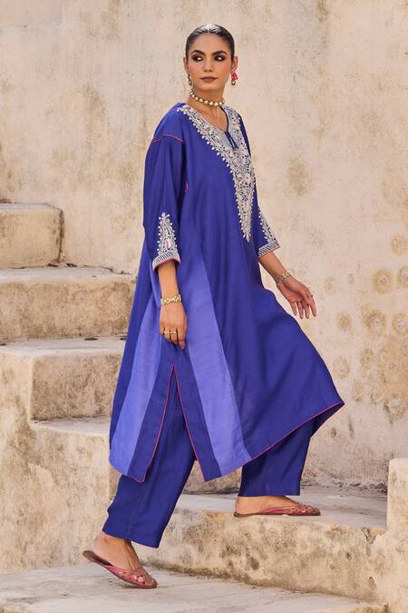 Buy Vinita Bhansali Blue Silk Embroidery Round Neck Samara Kaftan Set Online at Aza Fashions Buy_Vinita Bhansali_Blue Silk Embroidery Round Neck Samara Kaftan Set _Online_at_Aza_Fashions