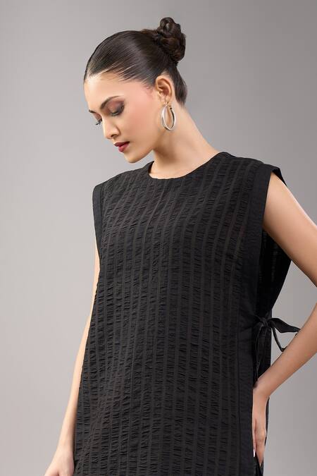 Divyam Mehta Black Handloom Cotton Round Neck Coal Pant Set Online at Aza Fashions Divyam Mehta_Black Handloom Cotton Round Neck Coal Pant Set _Online_at_Aza_Fashions