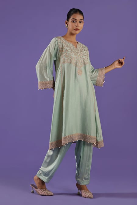 Label Radini Blue Chanderi Embroidery Split V-neck Pastel Kurta Set Online at Aza Fashions Label Radini_Blue Chanderi Embroidery Split V-neck Pastel Kurta Set _Online_at_Aza_Fashions