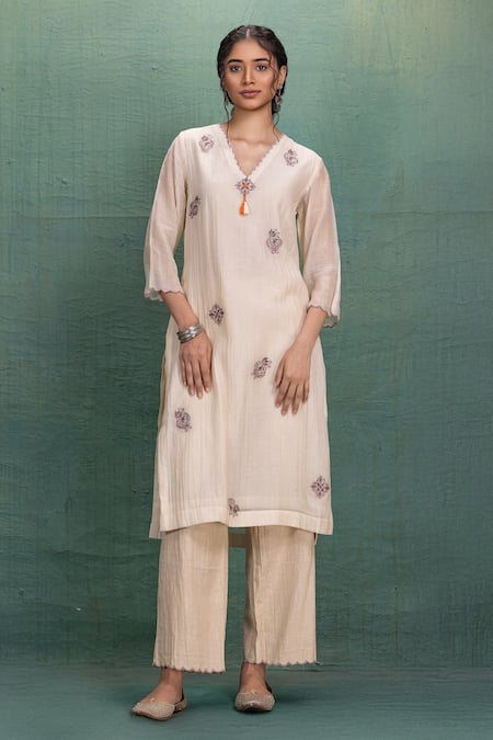 Buy_Kahani Lush_Beige Chanderi Embroidery V-neck Machine Kurta Set _Online_at_Aza_Fashions