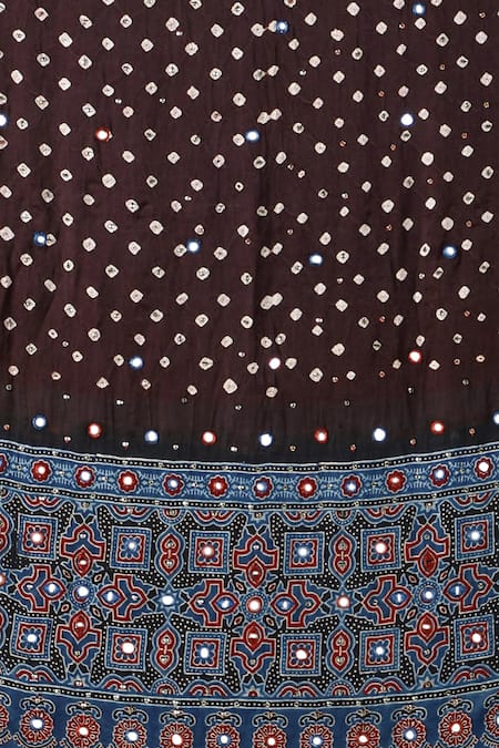 Sheeshakari_Red Silk Mirrors, Embroidery Round Neck Straight Kurta Set _Online_at_Aza_Fashions