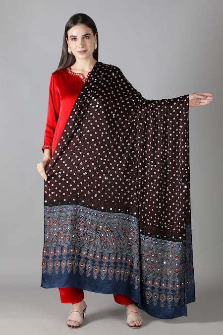 Buy_Sheeshakari_Red Silk Mirrors, Embroidery Round Neck Straight Kurta Set _Online_at_Aza_Fashions