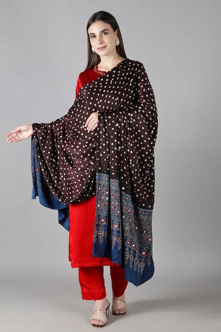 Shop_Sheeshakari_Red Silk Mirrors, Embroidery Round Neck Straight Kurta Set _Online_at_Aza_Fashions