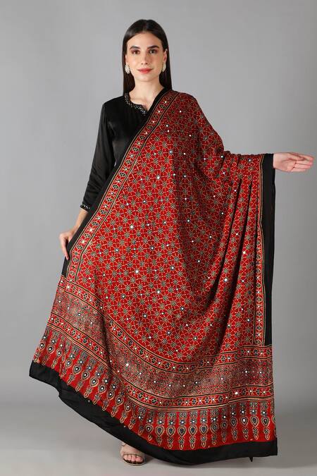 Sheeshakari_Black Silk Sequins, Mirrors Round Neck Straight Kurta Set _Online_at_Aza_Fashions