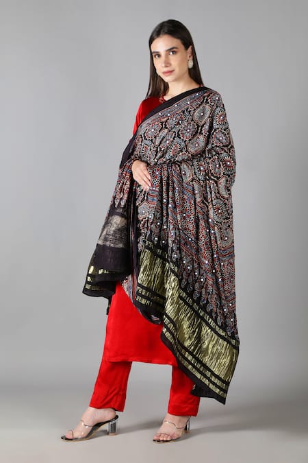 Buy_Sheeshakari_Red Silk Embroidery, Sequins Printed Kurta Set _Online_at_Aza_Fashions