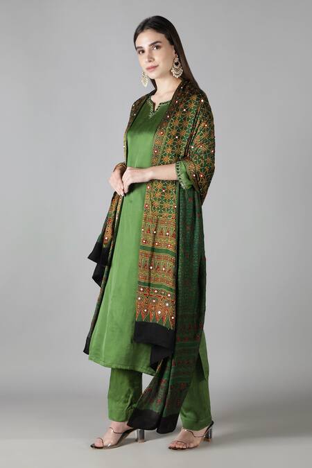 Sheeshakari_Green Silk Sequins, Embroidery Round Neck Straight Kurta Set_Online_at_Aza_Fashions