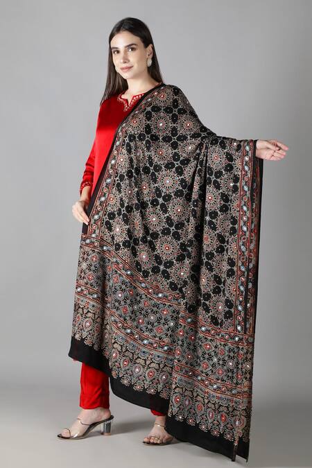 Buy_Sheeshakari_Red Silk Embroidery Round Neck Straight Kurta Set _Online_at_Aza_Fashions