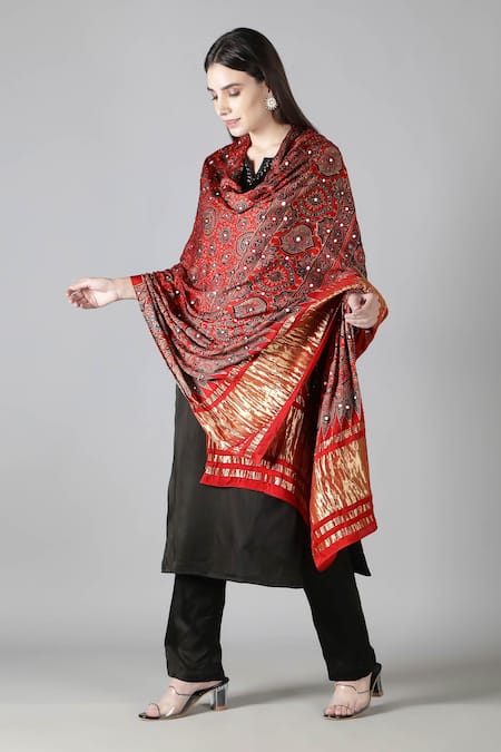 Sheeshakari Black Silk Kurta Set With Red Dupatta 