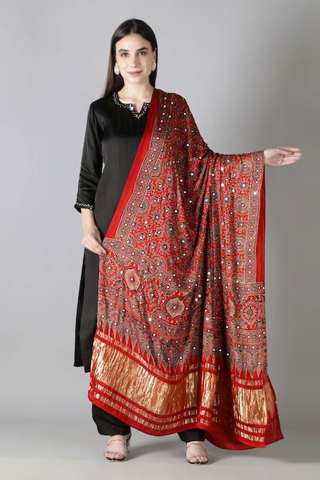 Buy_Sheeshakari_Black Silk Sequins, Embroidery Round Neck Kurta Set With Red Dupatta _Online_at_Aza_Fashions